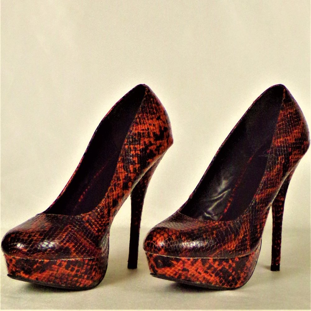 DELICIOUS size 8.5 orange/black faux-snakeskin ultra-high-heel platform pumps - Picture 2 of 14